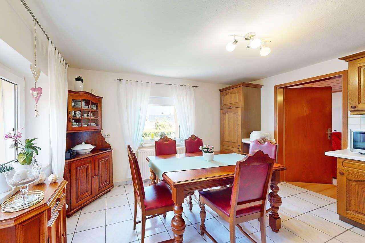 Thumbnail-PHI AACHEN - Gepflegtes Wohndomizil mit Garage und Carport auf großem Grund in Hürtgenwald!