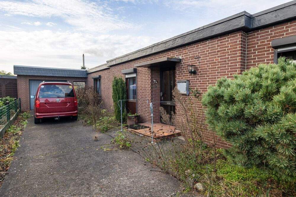 Thumbnail-*** ebenerdiger BUNGALOW mit VIEL GARTEN, GARAGE - ebenerdige DUSCHE und GÄSTE WC ***