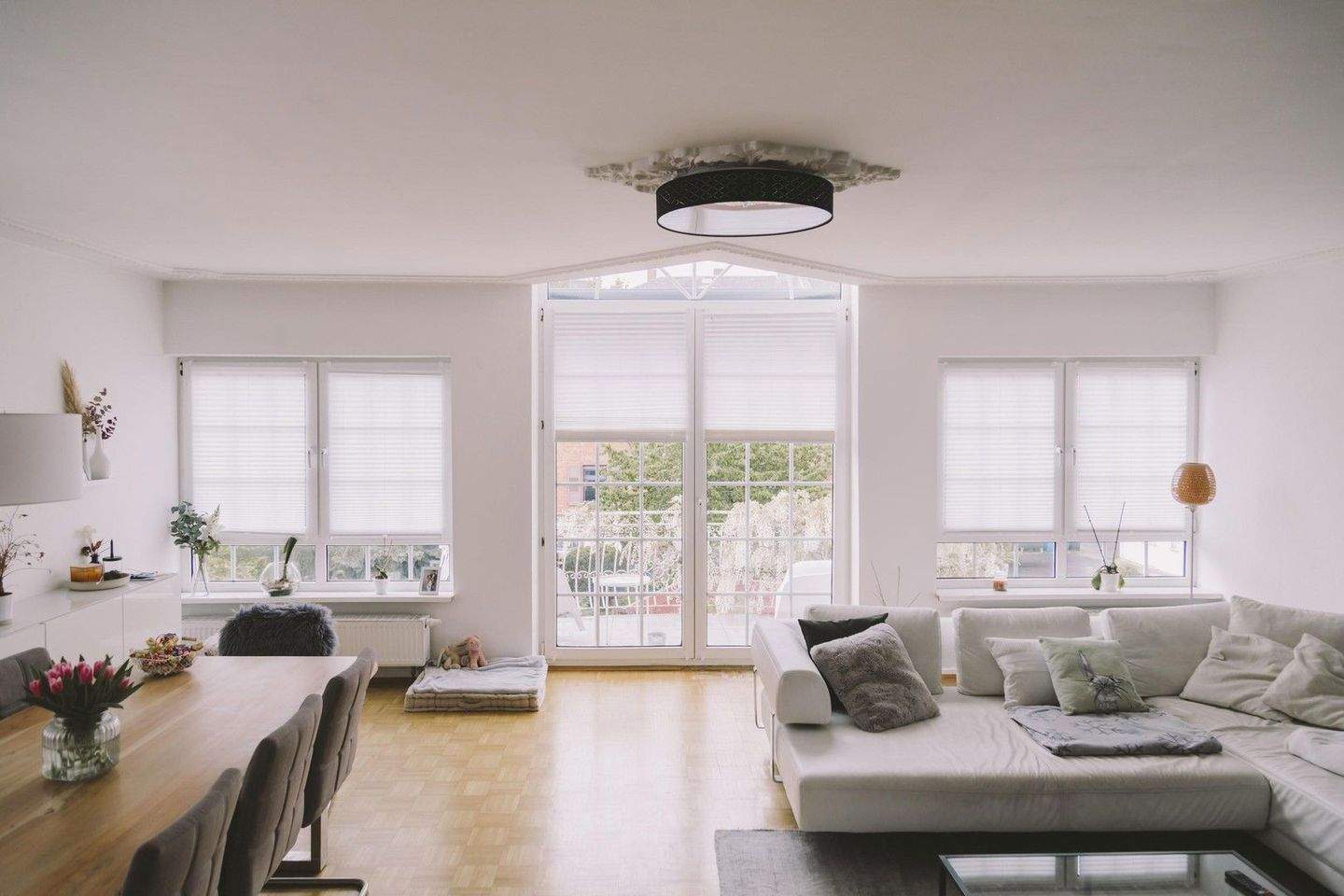 Thumbnail-Hochwertige Stilaltbau-Whg im 1. OG (EBK + 3 Balkone) - zentral & ruhig