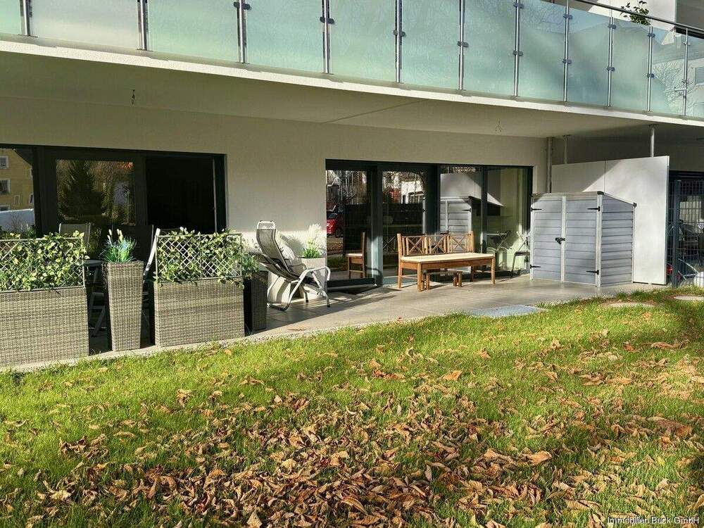 Thumbnail-Wohnen Am Park - 3,5 Zimmerwohnung im EG mit eigenem Garten und überdachter Terrasse