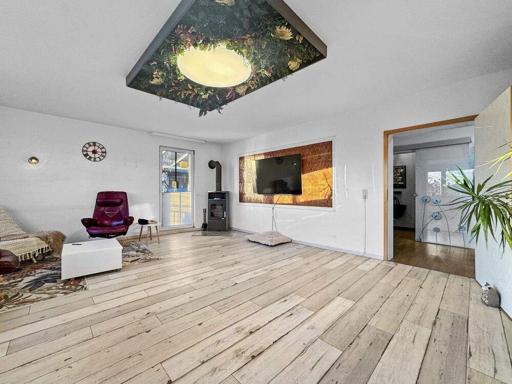 Thumbnail-Gepflegte 5 Zimmer Wohnung mit Balkon in zentraler Lage