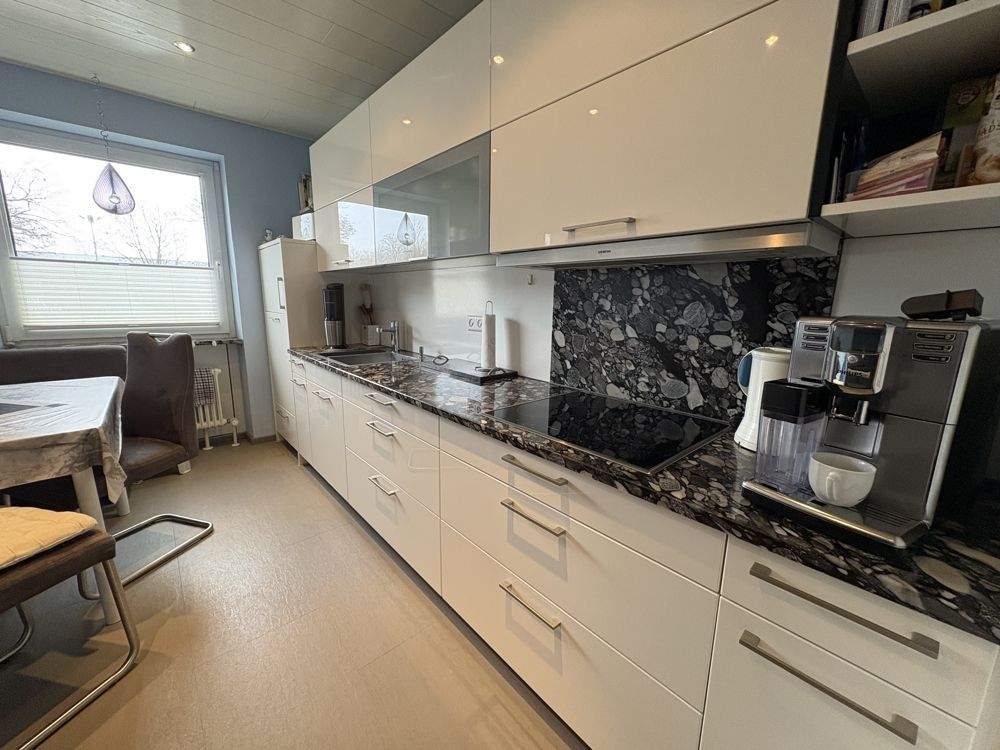 Thumbnail-Sofort beziehbare, renovierte 3 Zimmerwohnung mit Garage