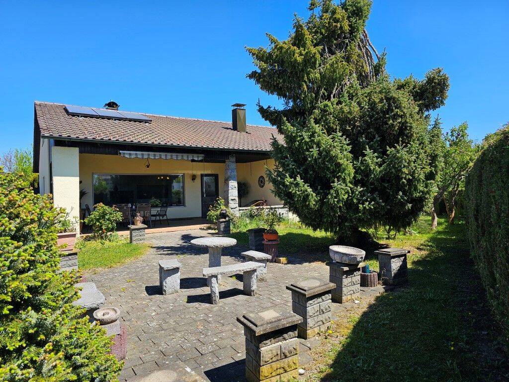 Thumbnail-Zentral angebunden - Einfamilienhaus mit Charakter: Wohnen auf einer Ebene, Studio & sonniger Garten