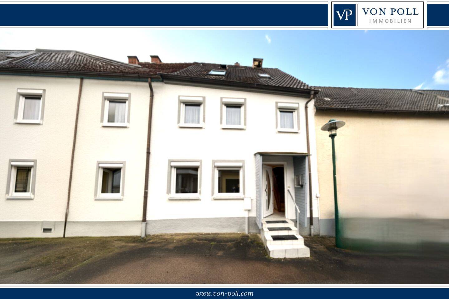 Thumbnail-Reihenmittelhaus mit 6,5 Zimmern, vielseitigem Entwicklungspotenzial und separatem Gartengrundstück