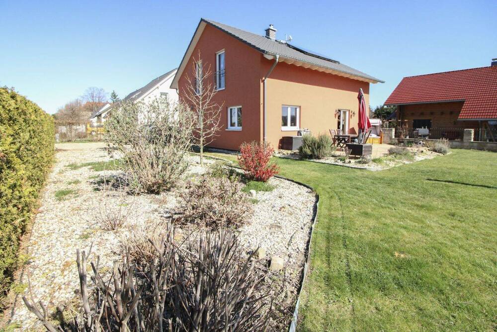 Thumbnail-*Sonnig* Niedrigenergiehaus mit gehobener Ausstattung, Kamin, Terrasse und viel Garten