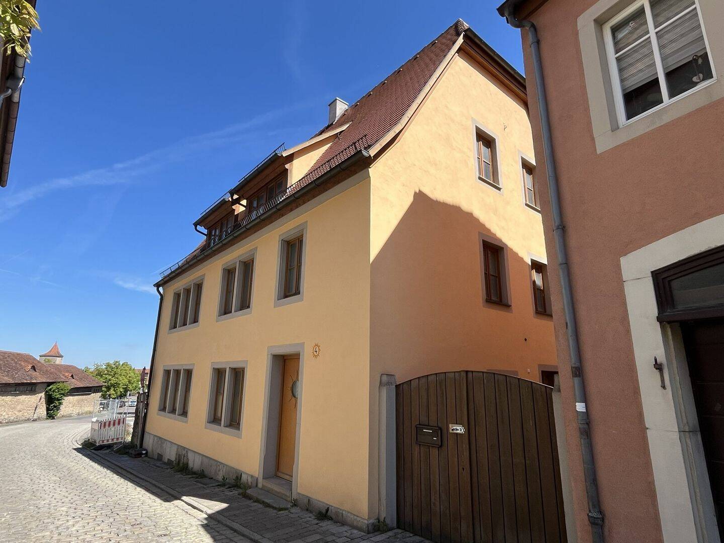 Thumbnail-Entkerntes 3-Mehrfamilienhaus im Stadtzentrum