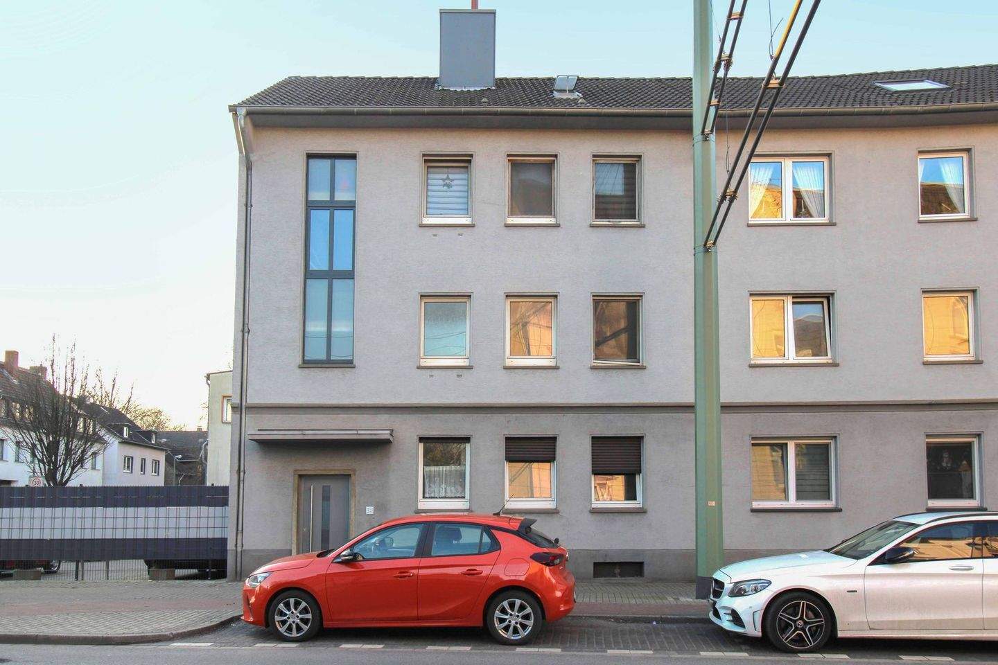 Thumbnail-Paketangebot: Zwei Wohnungen mit Ausbaupotenzial DG, Balkon und Stellplatz in Duisburg-Obermeiderich