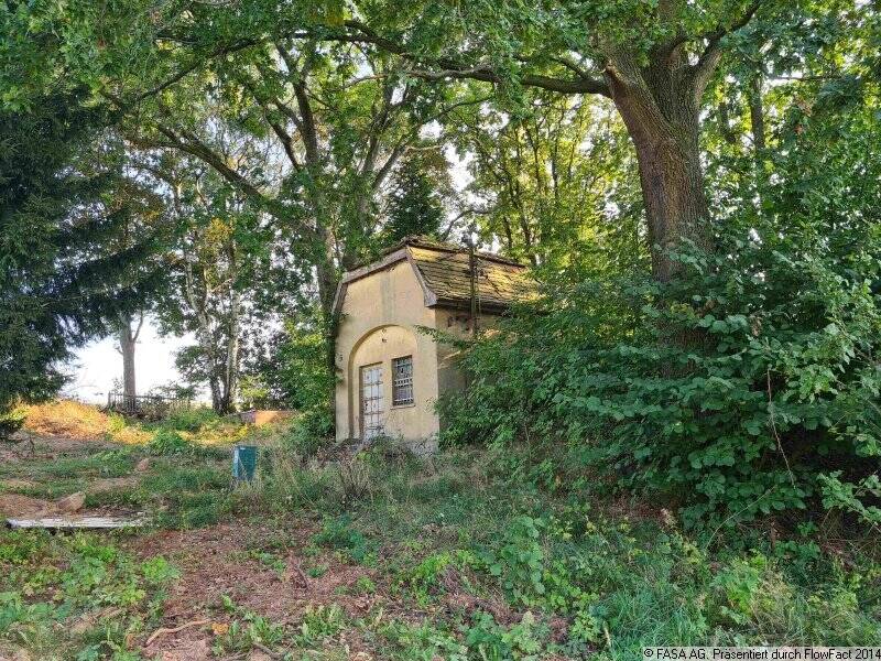 Thumbnail-Baugrundstück mit Baumbestand und vorhandenem Keller