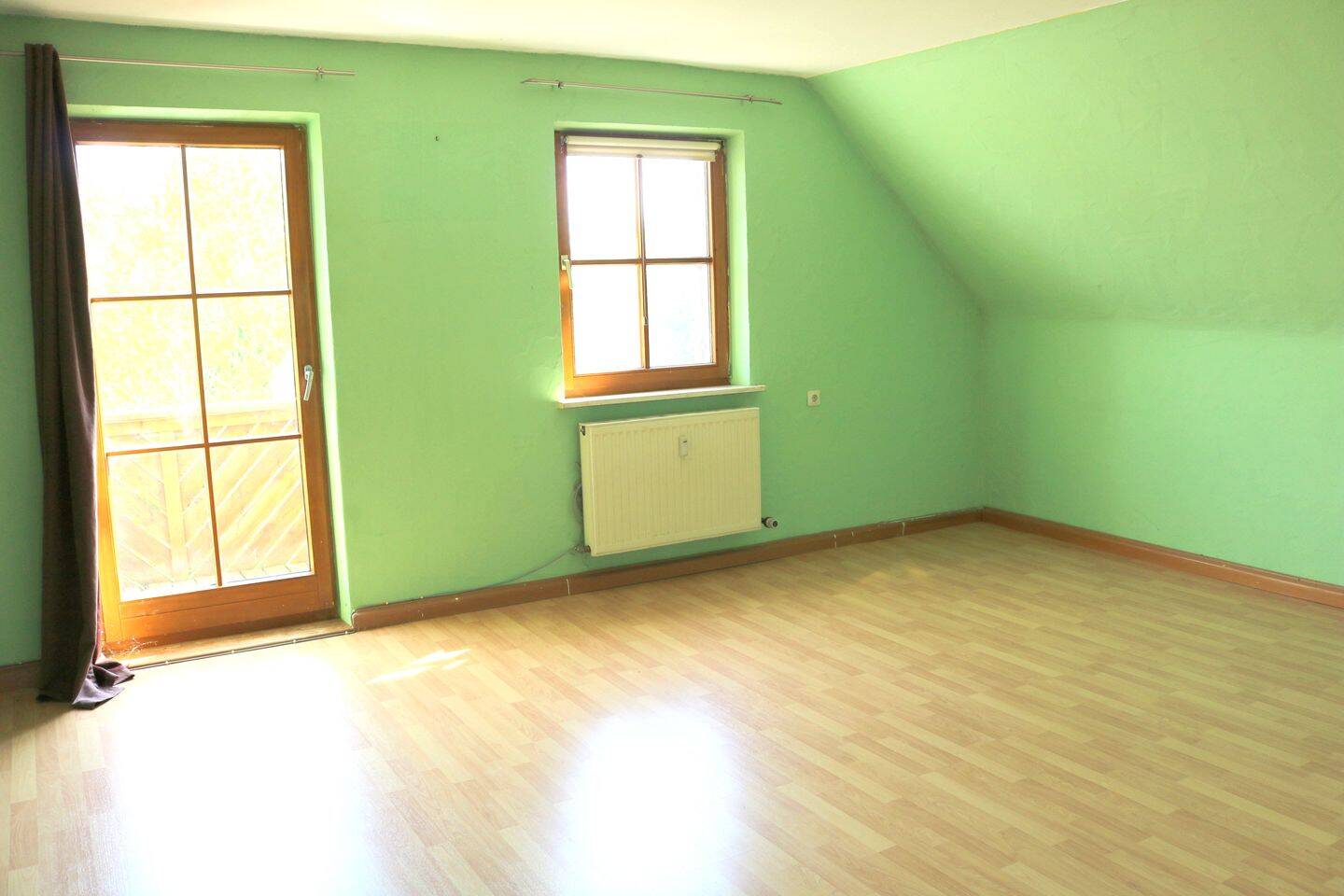 Thumbnail-Sofortbezug Dachgeschosswohnung mit Balkon und Stellplatz (inklusive)