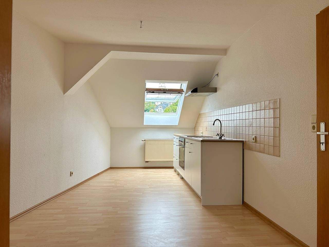 Thumbnail-Mit Einbauküche! Familie gesucht: Lage im Zentrum mit PKW-Stellplatz, Bad mit Fenster = Ihr neues Zuhause!
