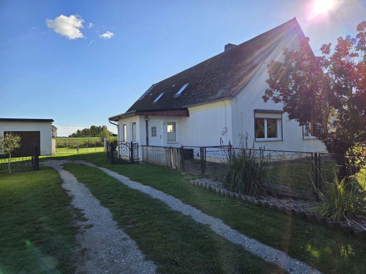 Thumbnail-Großes Einfamilienhaus auf schönem Grundstück - freier Blick in die Natur