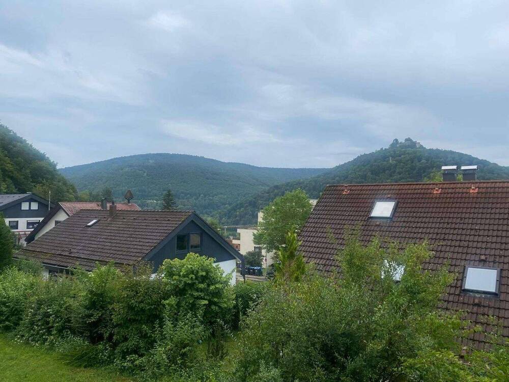 Thumbnail-1 Zimmer, fantastischer Ausblick, riesiger Südwestbalkon und Tiefgaragenstellplatz