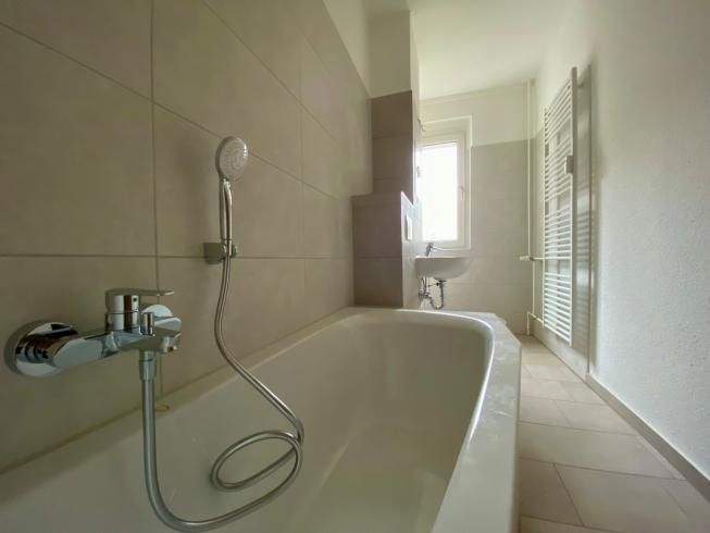 Thumbnail-Große 3-Raum-Wohnung - frisch saniertes Bad