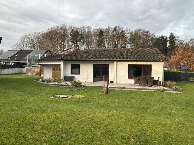 Thumbnail-Einfamilienhaus auf großem Grundstück in Oldersbek mit vielseitig nutzbarer Halle auf dem Grundstück