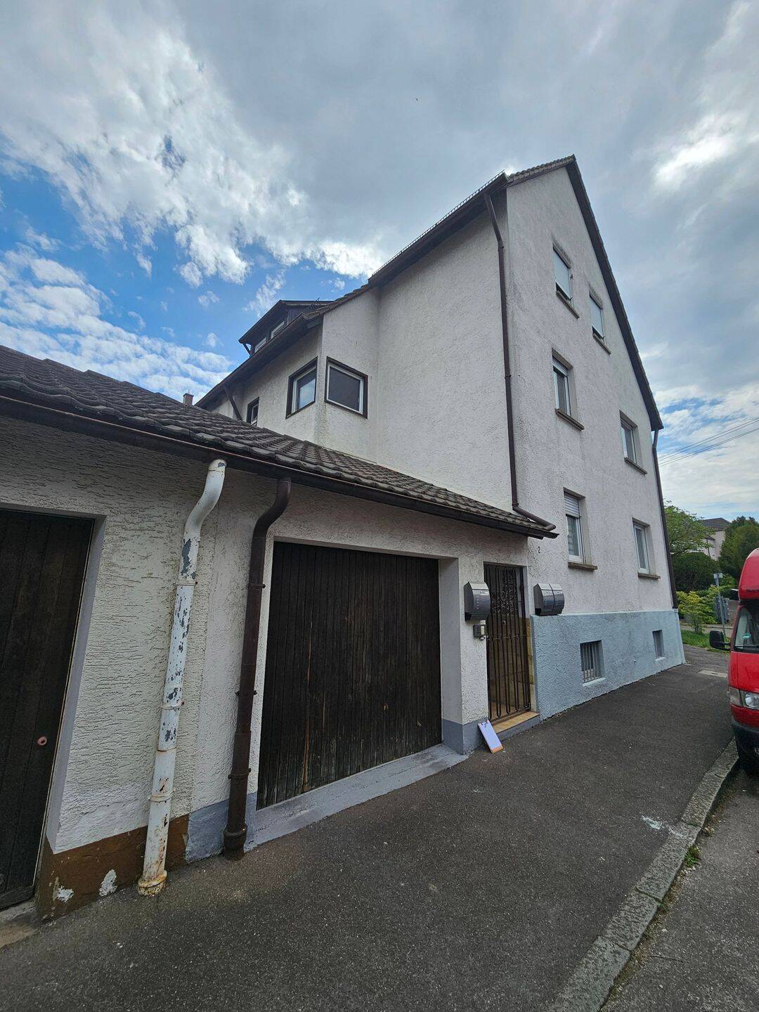 Thumbnail-Verwirklichen Sie Ihren Wohntraum: Sanierungsbedürftige 3-Zimmer-Wohnung mit Balkon