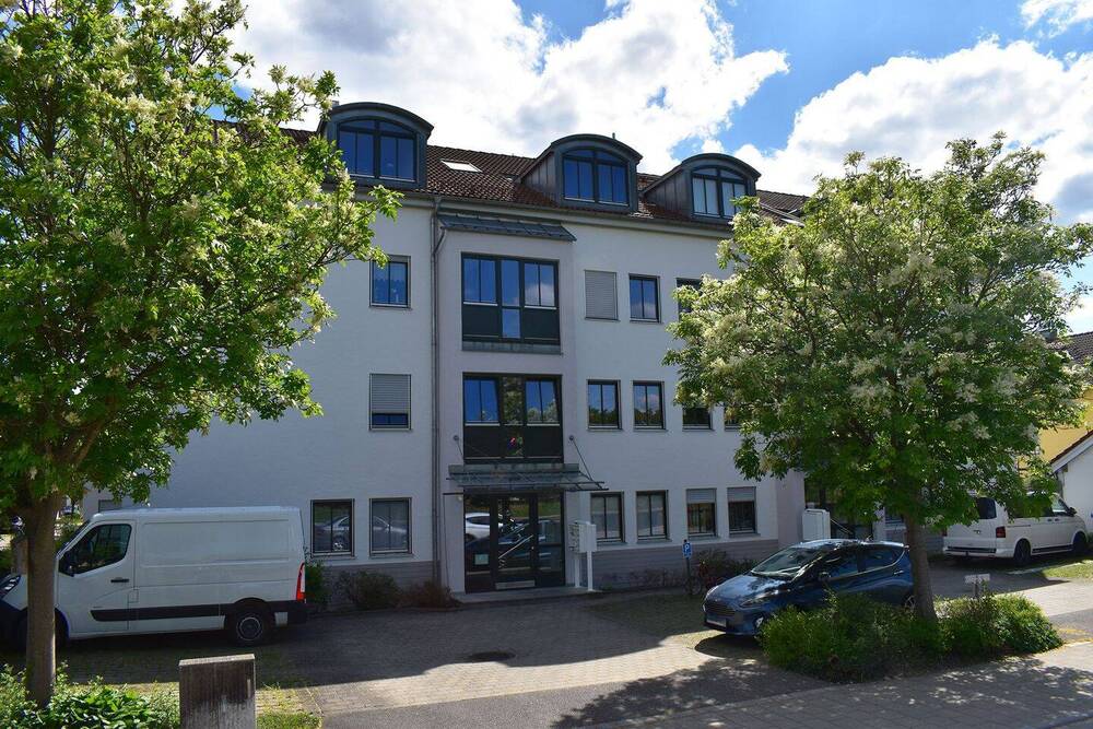 Thumbnail-2-ZIMMER-EIGENTUMSWOHNUNG mit Südbalkon in ruhiger und zentrumsnaher Lage von Kolbermoor – Nähe Mangfall -