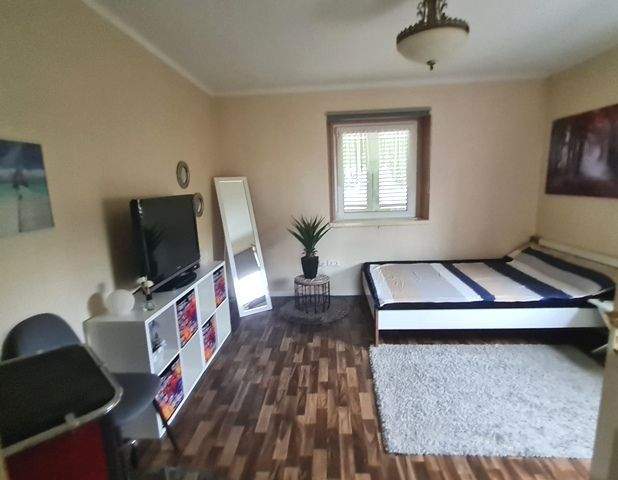 Thumbnail-Mehrfamilienhaus mit Garage und viel Grünfläche zu verkaufen!