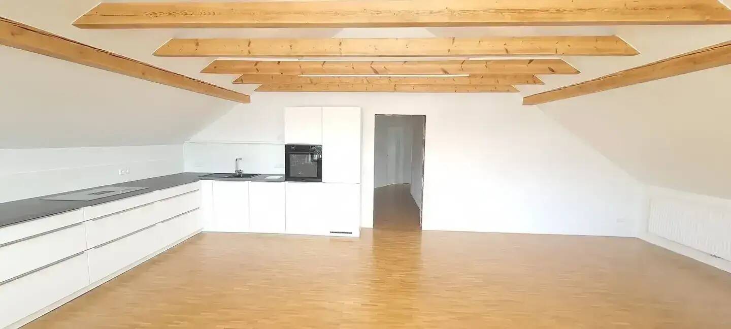 Thumbnail-Ruhige, großzügige und helle Wohnung im Dachgeschoss Moderne, hochwertige Einbauküche
