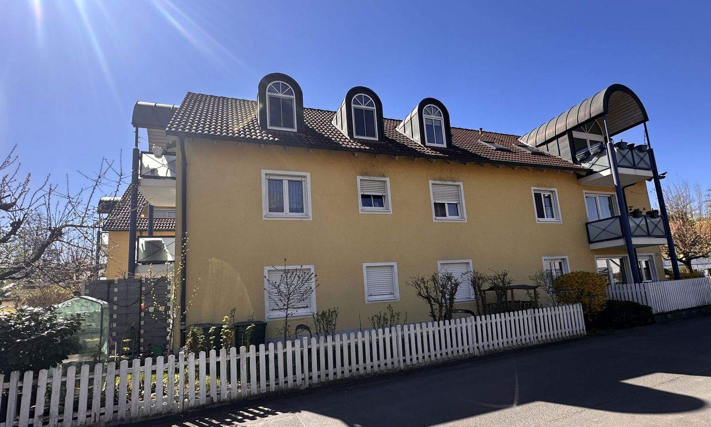 Thumbnail-Helle 2 Zi. Wohnung mit schönem Balkon in ruhiger Lage
