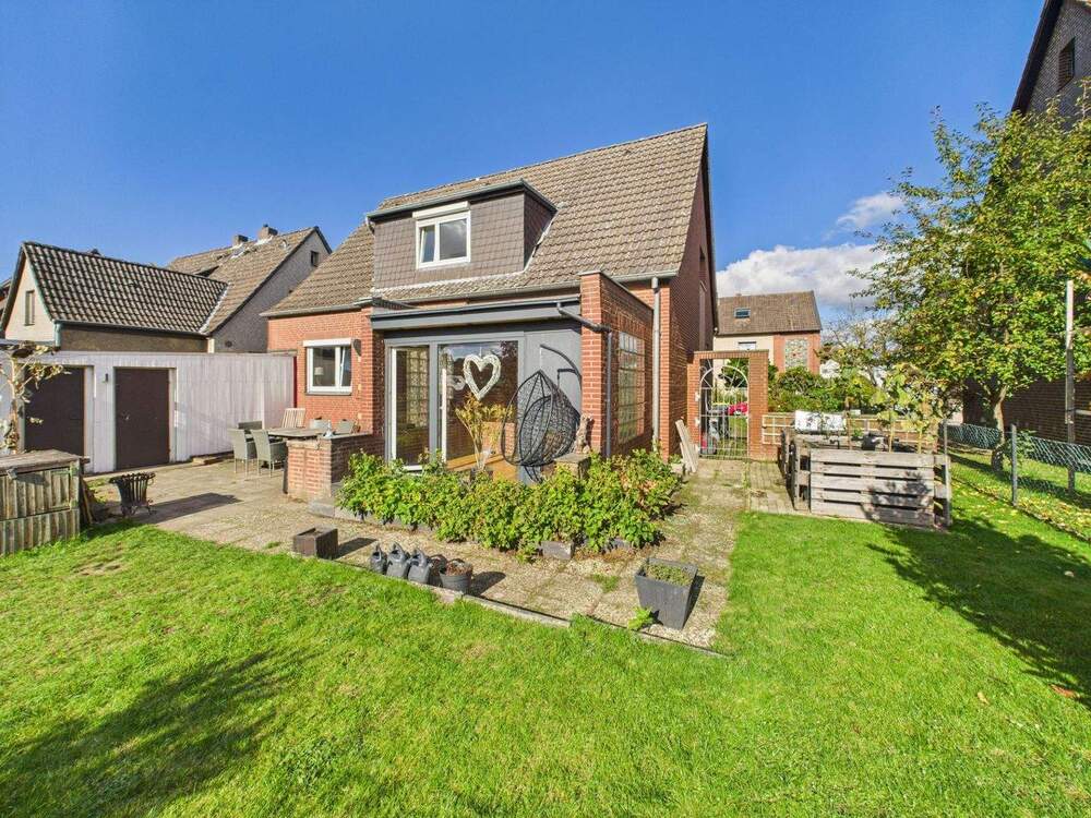 Thumbnail-Charmantes Einfamilienhaus mit Wintergarten und großem Garten