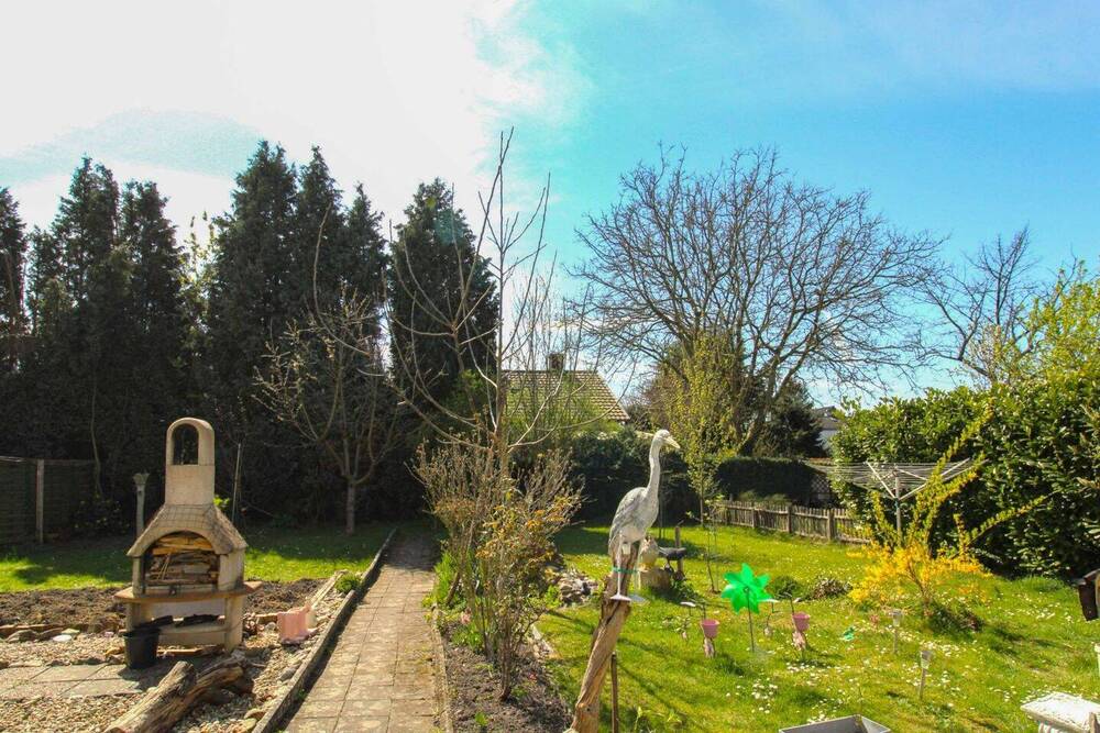 Thumbnail-Zweifamilienhaus mit großzügigem Außenbereich und Garage in Alsdorf-Mariadorf