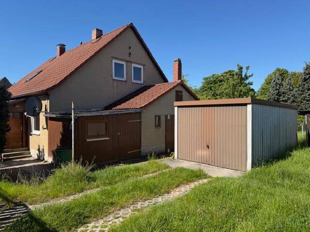 Thumbnail-Doppelhaushälfte mit Garage und Garten