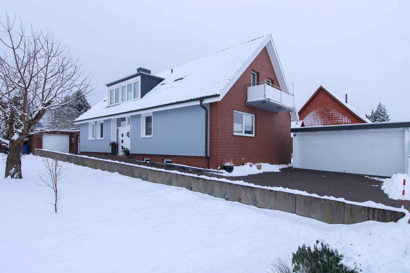 Thumbnail-Jetzt zugreifen: Gepflegtes Einfamilienhaus mit Einliegerwohnung, Garten und 3 Stellplätzen