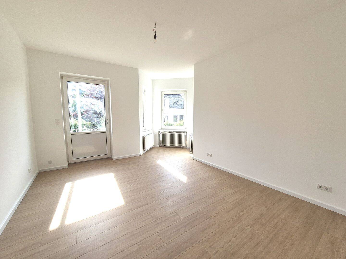 Thumbnail-Großzügige 3 Zimmer Wohnung mit Balkon und Garten