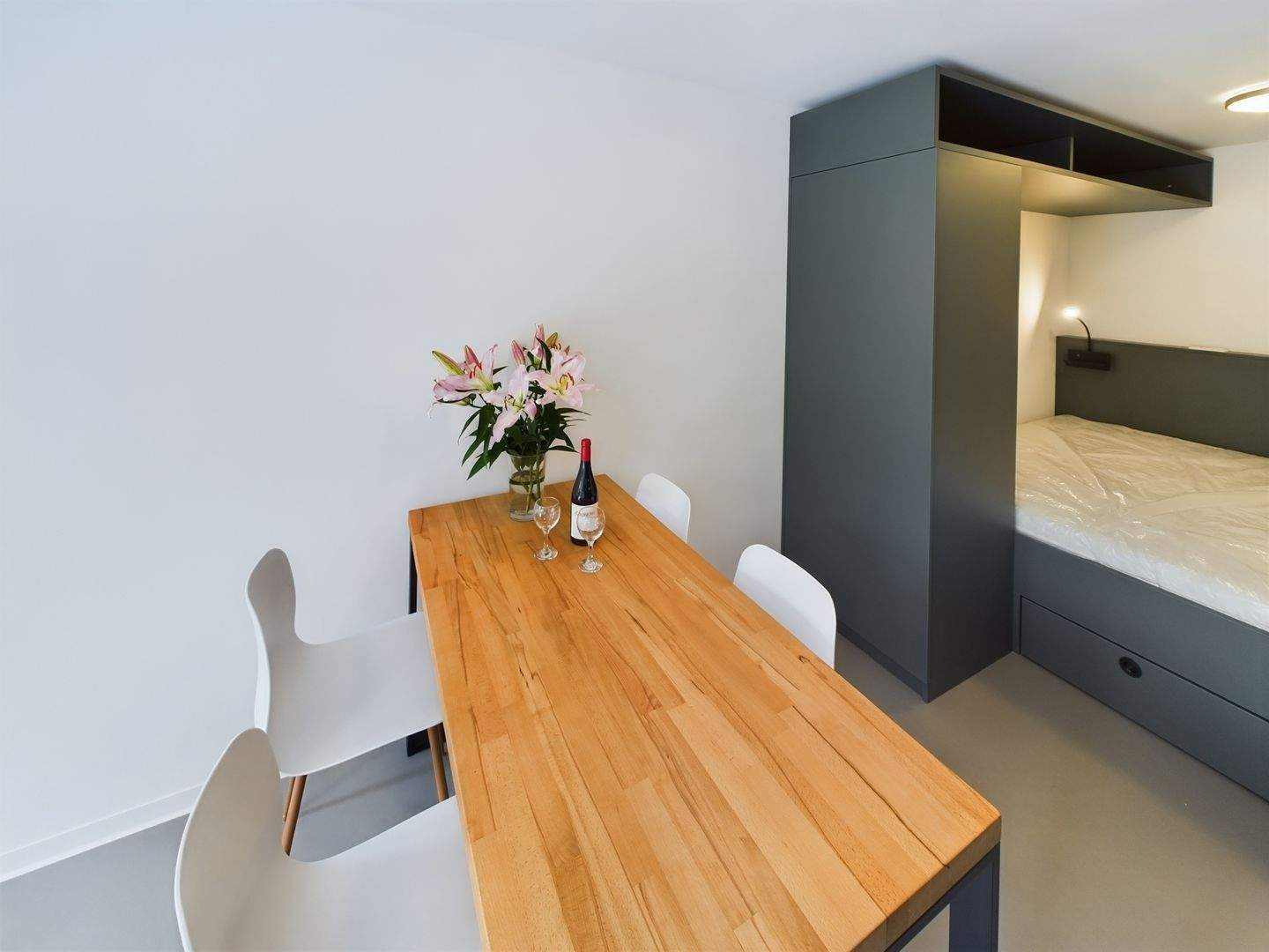 Thumbnail-50% auf 1. Miete*: Schickes + möbliertes 1-Zimmer-Apartment im Herzen Oldenburgs | Residence Plus