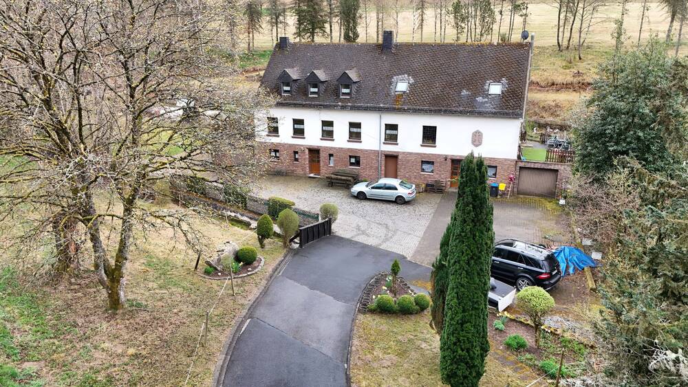 Thumbnail-Tierfreunde AUFGEPASST - ALLEINLAGE- Großes Anwesen mit viel Land