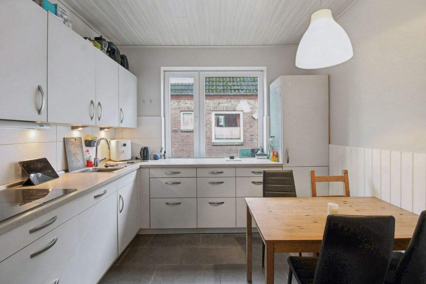 Thumbnail-Einziehen statt renovieren: Modernes Stadthaus mit sonnigem Westgarten