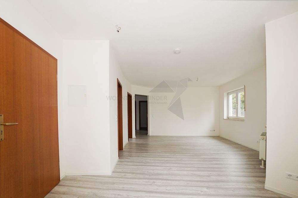 Thumbnail-Geräumige, NEU renovierte 3-Raum-Wohnung in Meerane