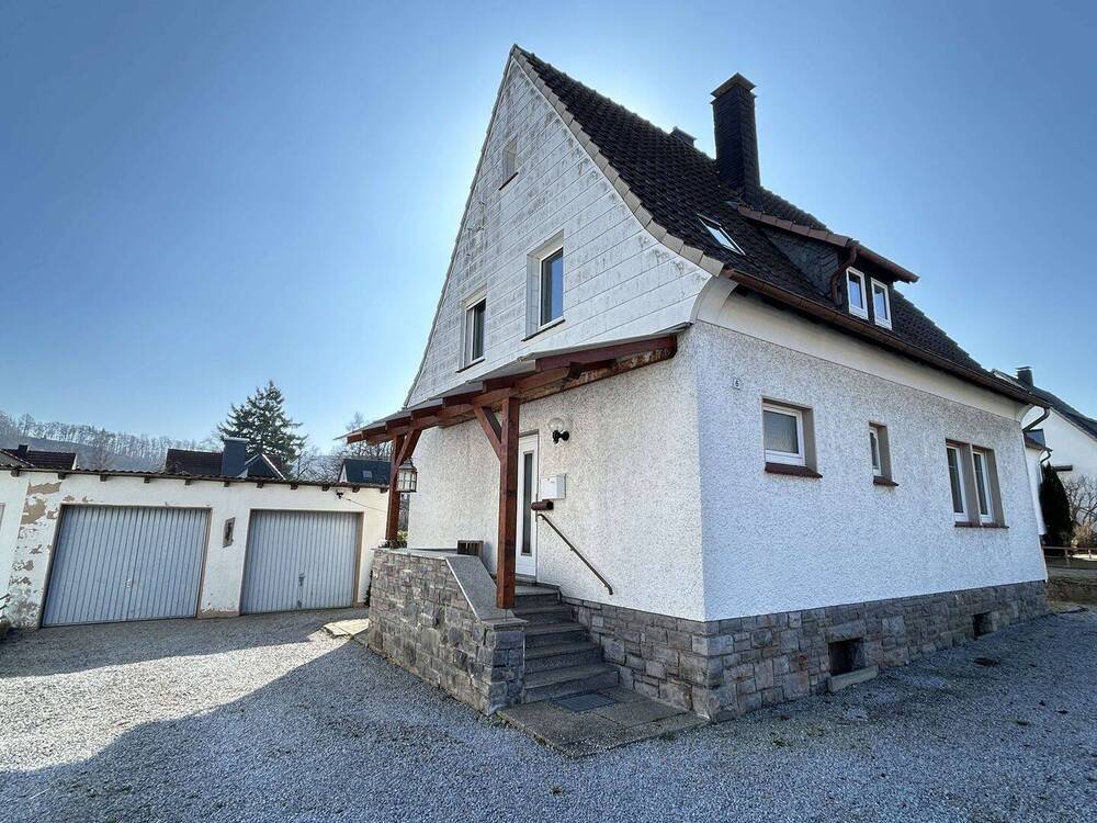 Thumbnail-Charmantes Einfamilienhaus mit großem Grundstück, Doppelgarage in ruhiger Lage von Marsberg-Bredelar