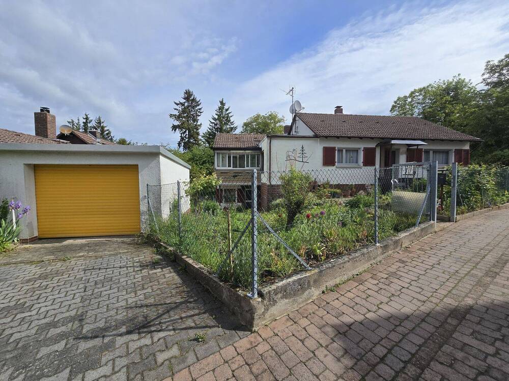 Thumbnail-Freistehendes Wohnhaus mit Garage auf Eckgrundstück in Mühltal