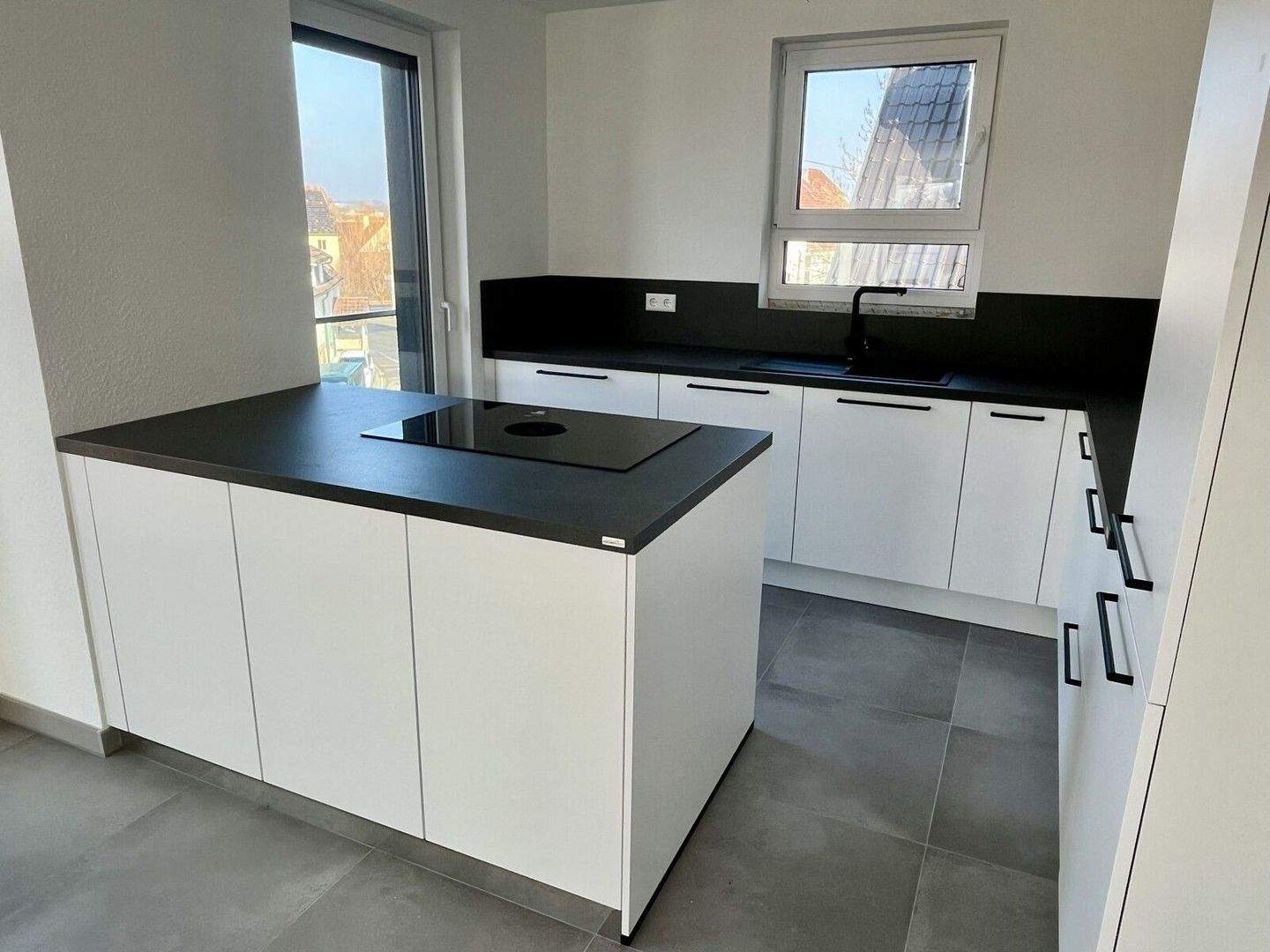 Thumbnail-Penthouswohnung mit Einbauküche *Erstbezug*