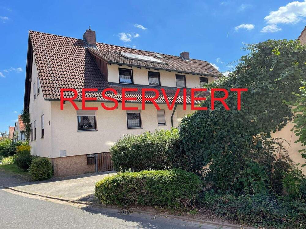 Thumbnail-Hofstelle: Großzügiges Wohngebäude mit etlichen Nebengebäuden