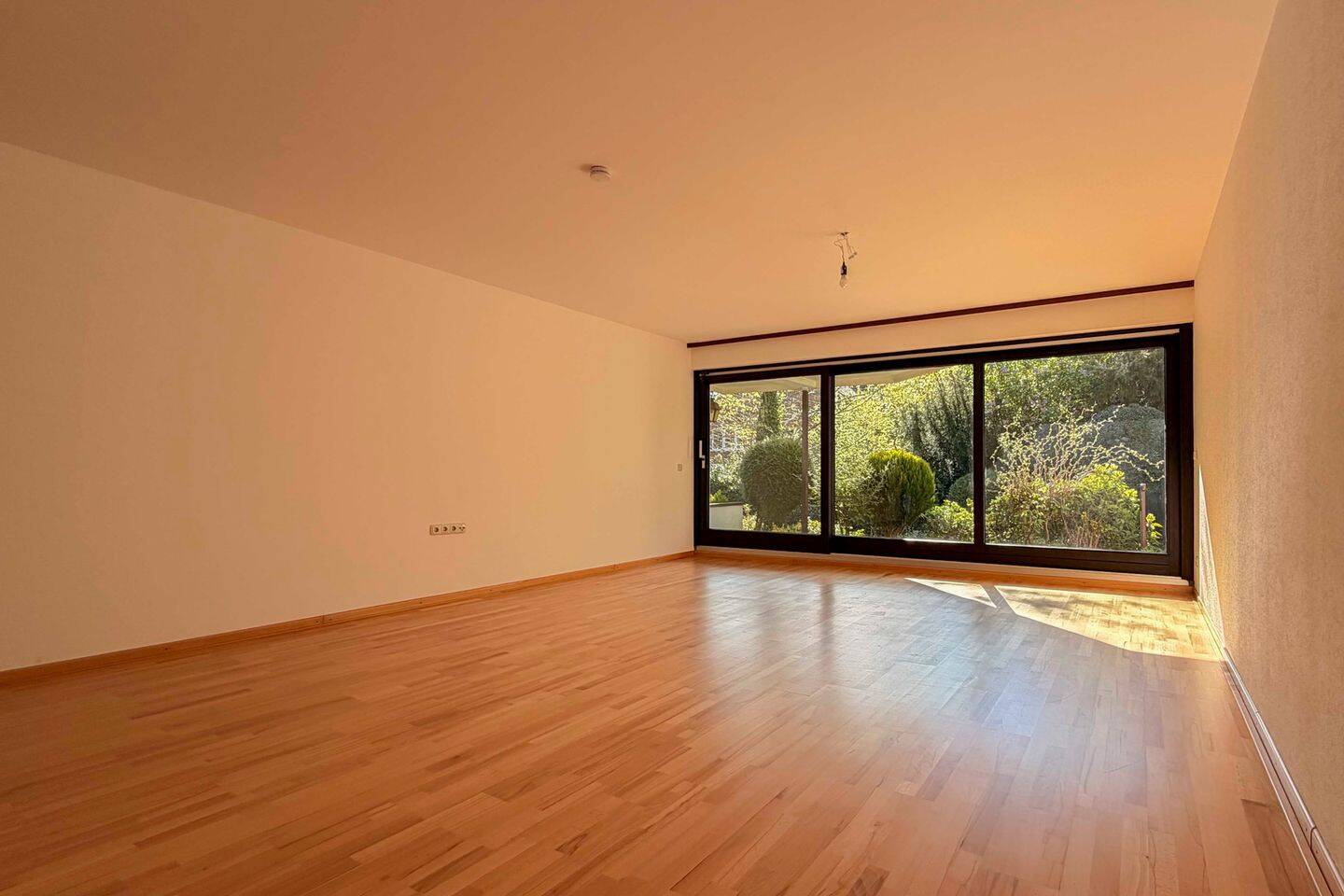 Thumbnail-Traumhafte Terrassenwohnung mit sonnigem Garten und Stellplatz