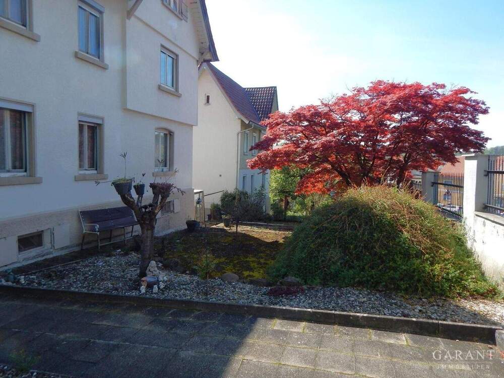 Thumbnail-Zweifamilienhaus mit großem Garten und schöner Pergola