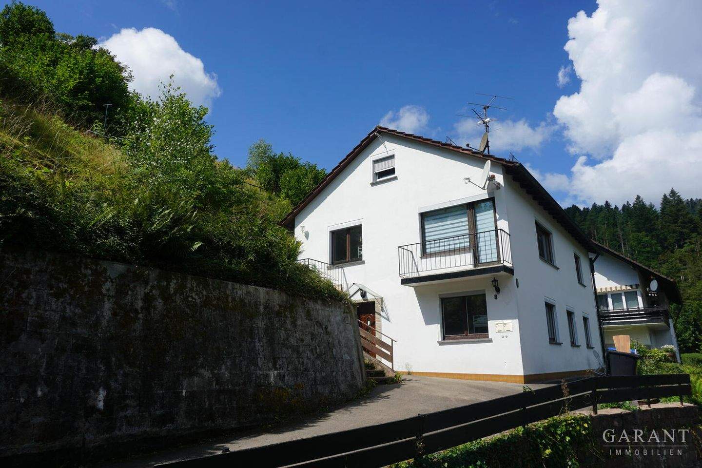 Thumbnail-Zweifamilienhaus mit großem Grundstück in Alpirsbach...