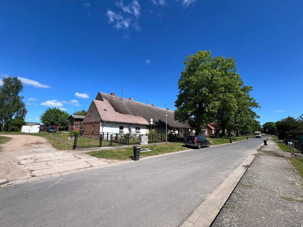 Thumbnail-Großzügiges Familienhaus mit Renovierungsbedarf in Spantekow