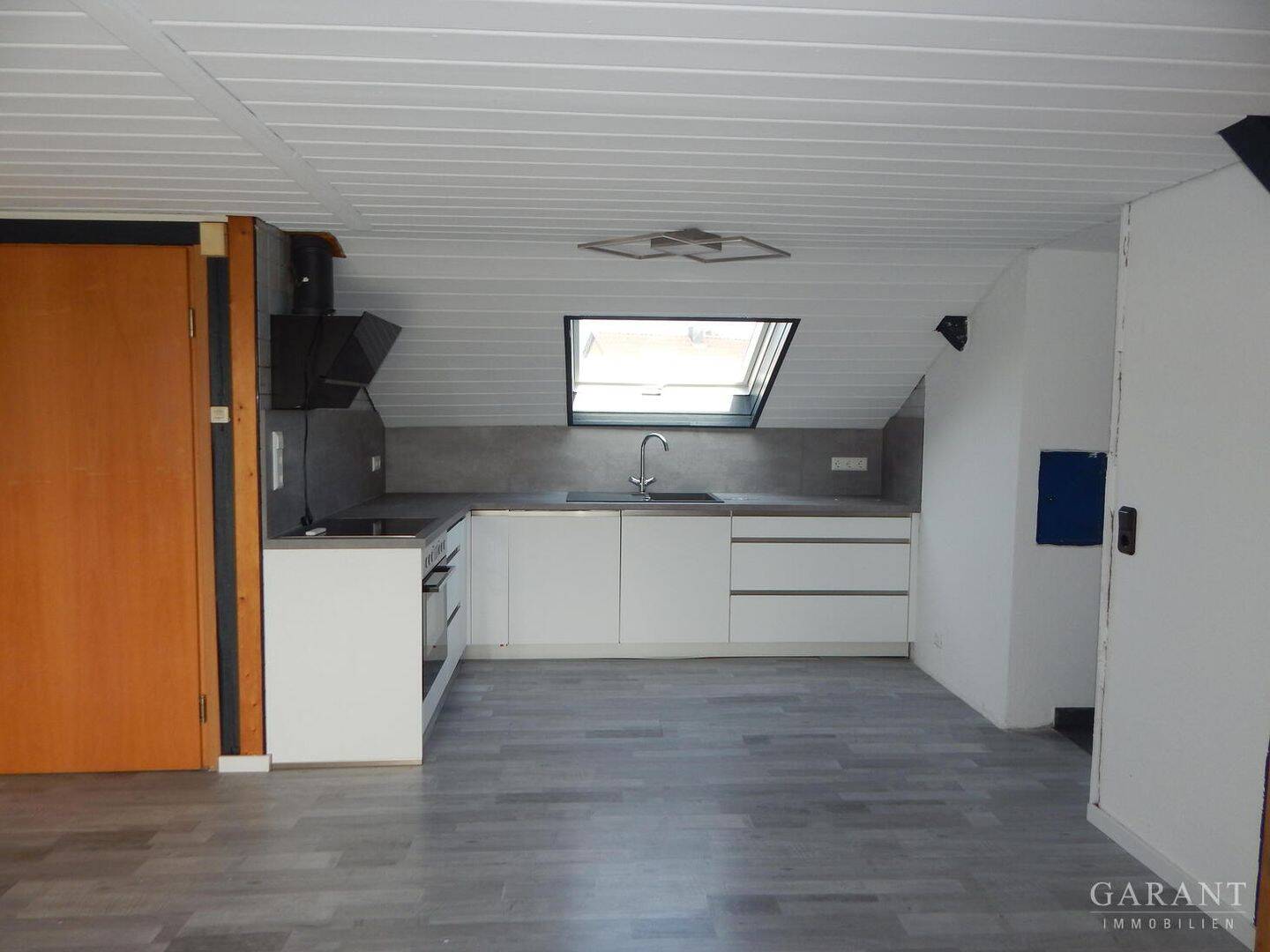 Thumbnail-Gemütliche 3 Zimmer-Dachgeschoss-Wohnung mit Charme