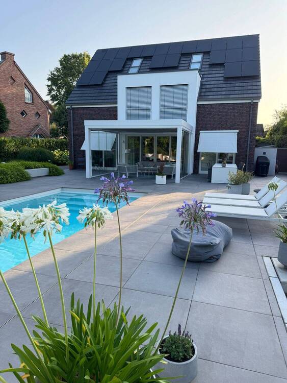 Thumbnail-Außergewöhnliches Einfamilienhaus auf Erbpachtgrundstück mit Pool und Saunahaus in Münster-Gievenbeck