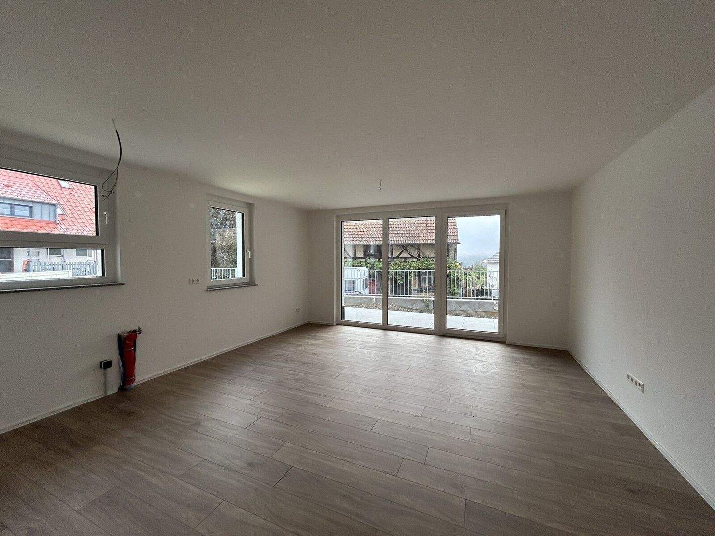 Thumbnail-Erstbezug 4-Zimmer-Erdgeschosswohnung mit Einbauküche zu vermieten!