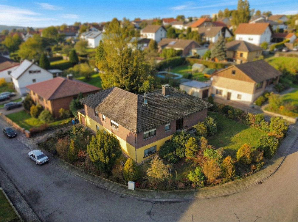 Thumbnail-Großzügiges Einfamilienhaus mit Einliegerwohnung