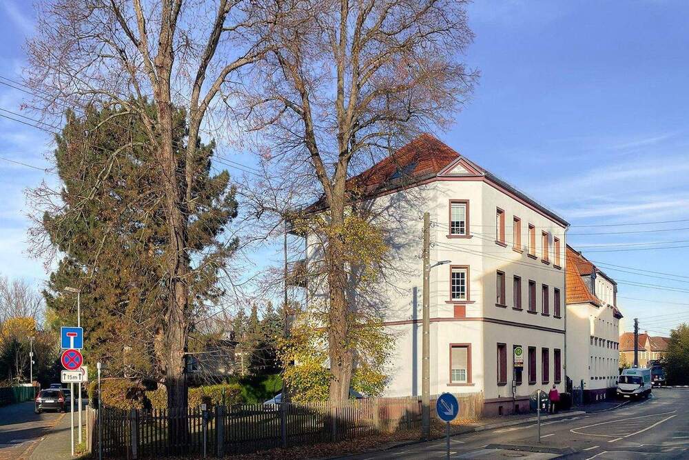 Thumbnail-Seltene Gelegenheit: Modernisiertes MFH mit 5-Zimmer-Wohnungen & Bauland extra