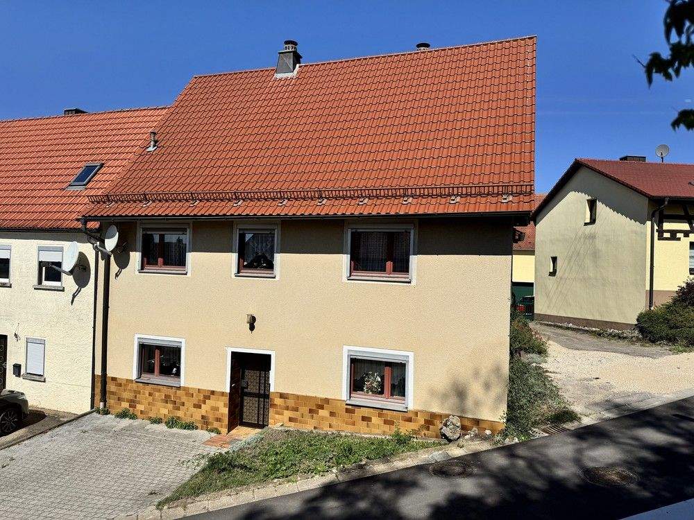 Thumbnail-RESERVIERT - Doppelhaushälfte mit großer Scheune