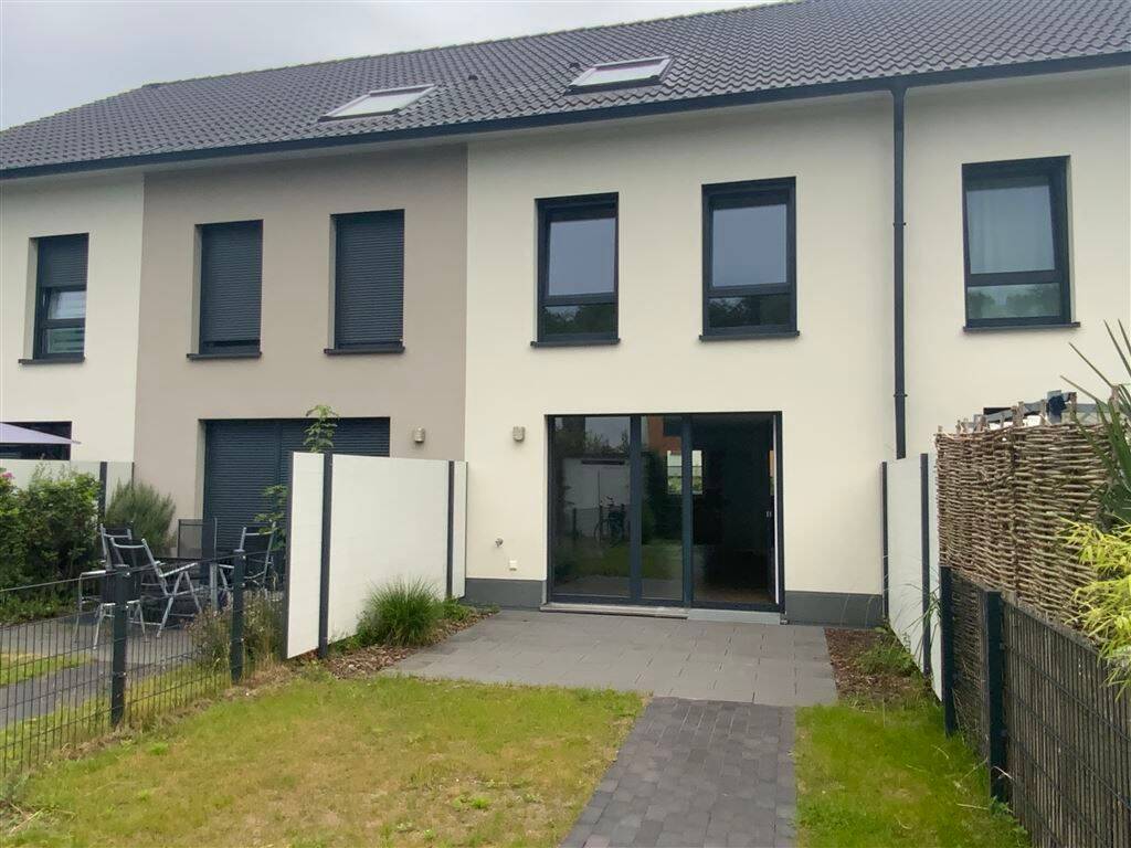 Rücksansicht mit Terrasse
