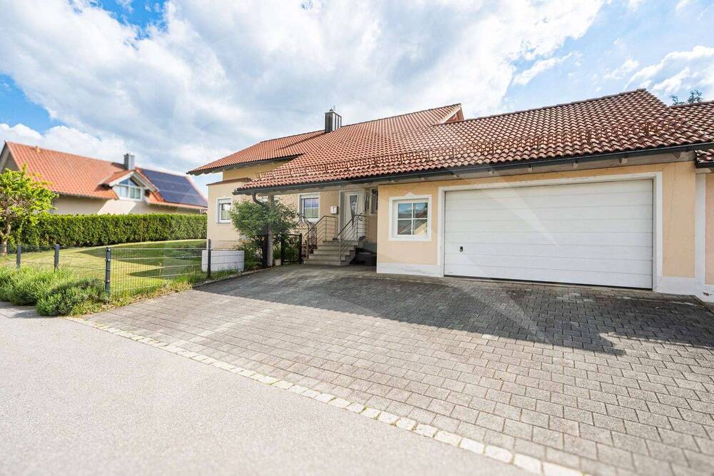 Thumbnail-Gepflegtes Einfamilienhaus mit großem Garten, Pool und Einliegerwohnung