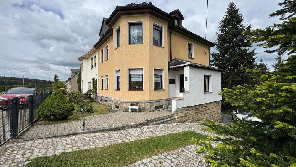 Thumbnail-Moderne Immobilie mit Platz und Charme!