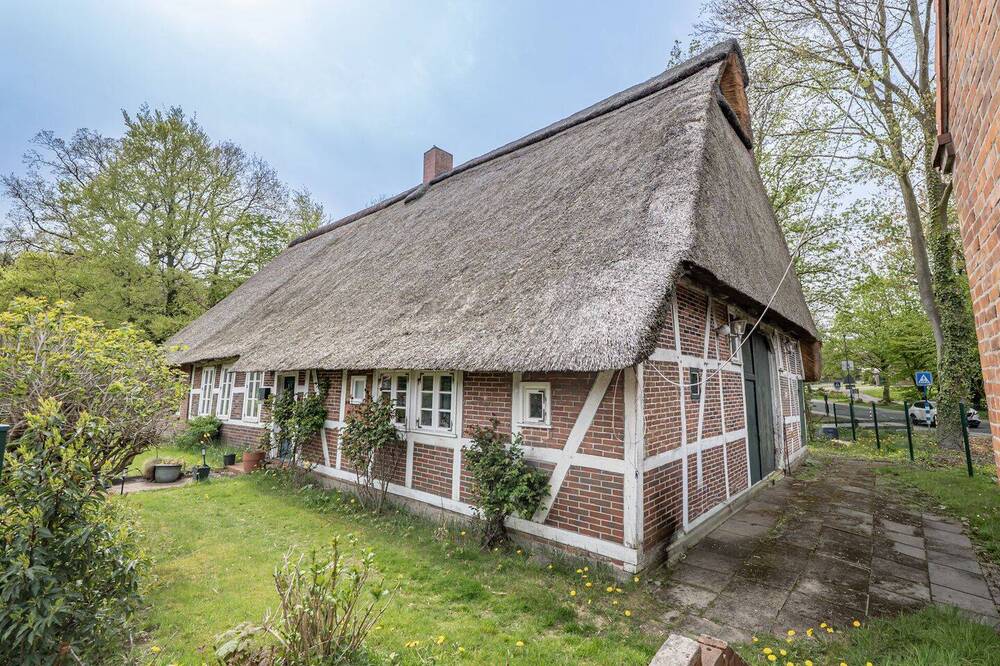Thumbnail-Historisches Reetdachhaus im Dollener Ortskern sucht einen neuen Eigentümer!